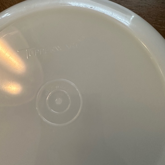 Excellent condition vintage Tupperware white with lid - Picture 2 of 5